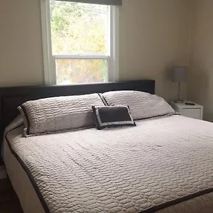 Apartment Cozy Crown Hill Carkeek W/3 Beds, Full Kitchen & Backyard In North, Seattle